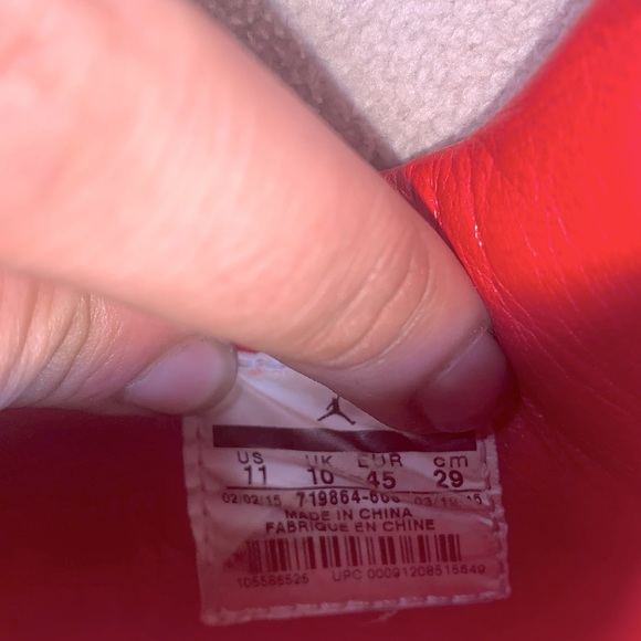 Red' colorway features the Jordan 4 classic model with  leather patent finish. - Picture 4 of 5